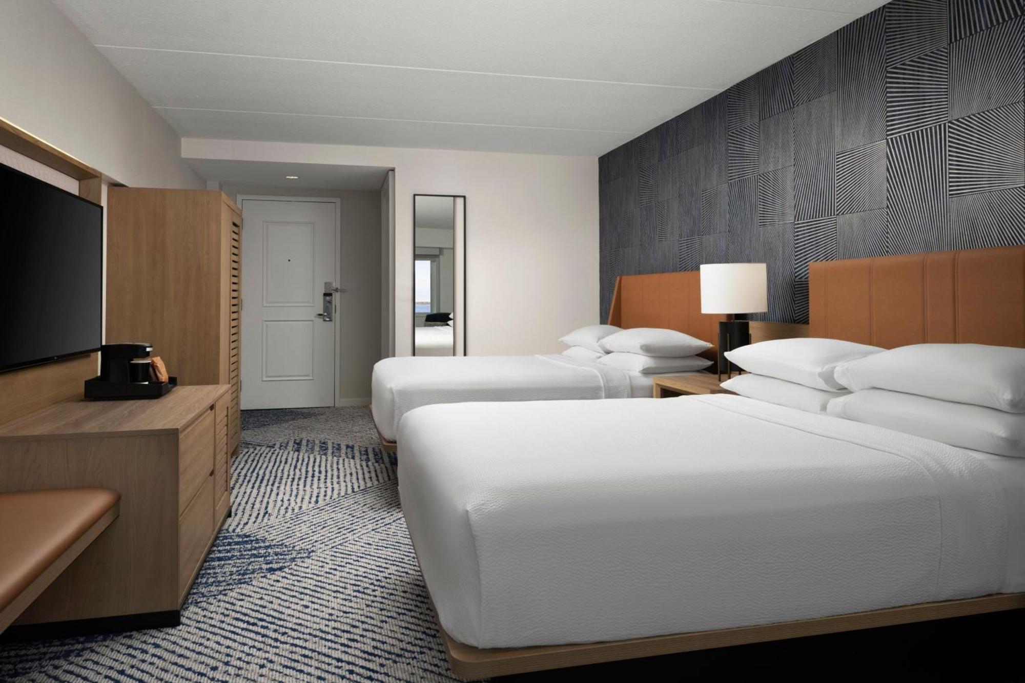 Sheraton Bayfront 4*