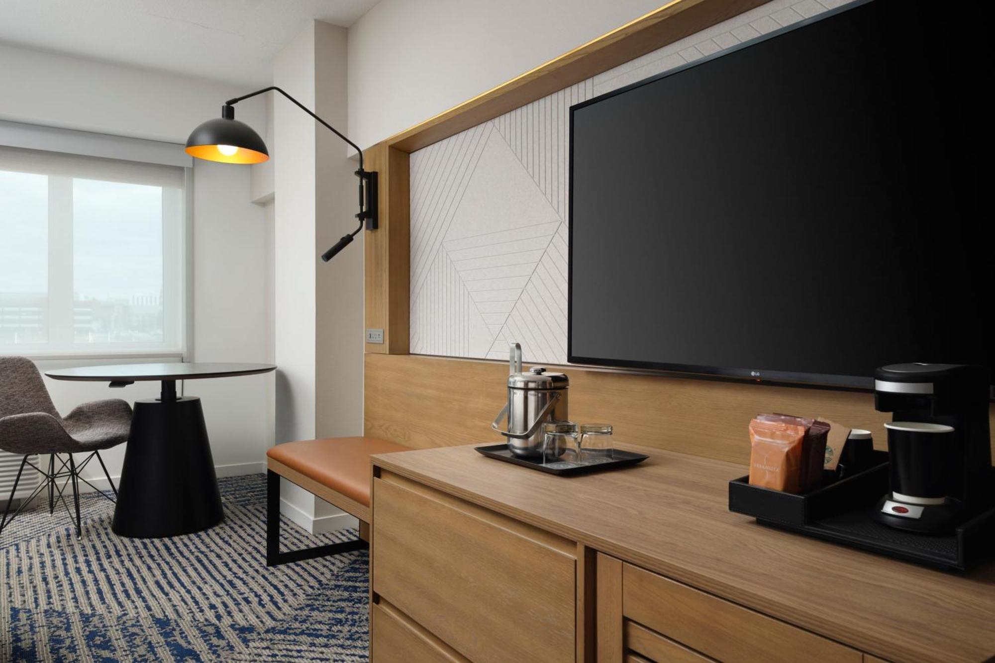 Sheraton Bayfront Hotel 4*