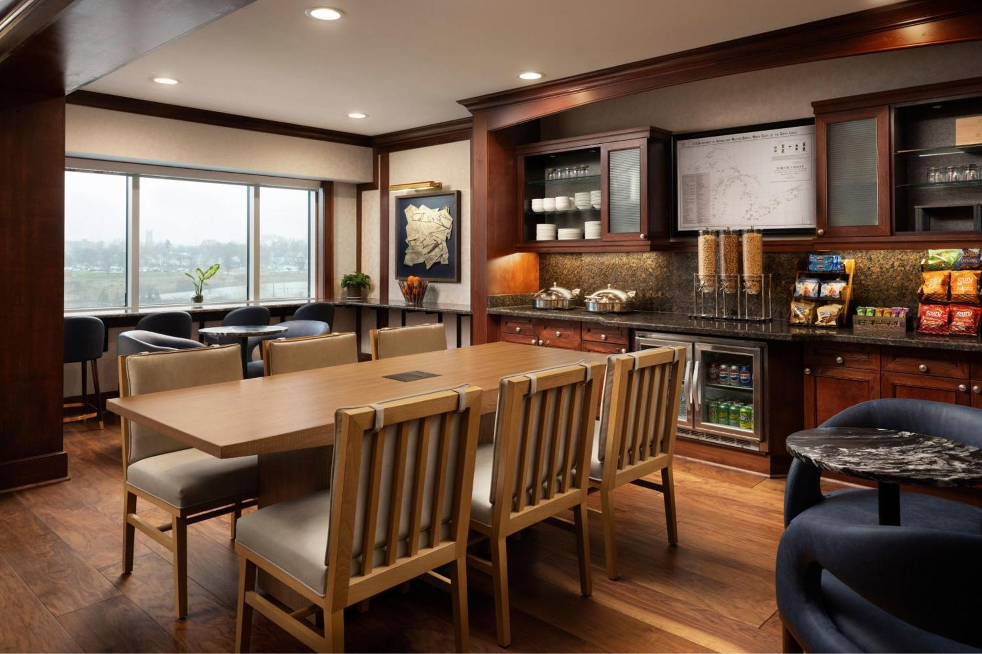 Sheraton Bayfront Hotel 4*